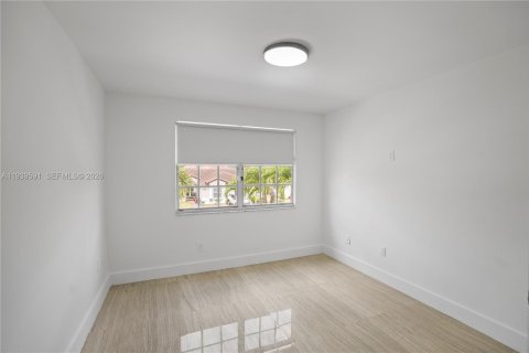 Casa en venta en Miami, Florida, 3 dormitorios, 187.85 m2 № 2001708 - foto 27