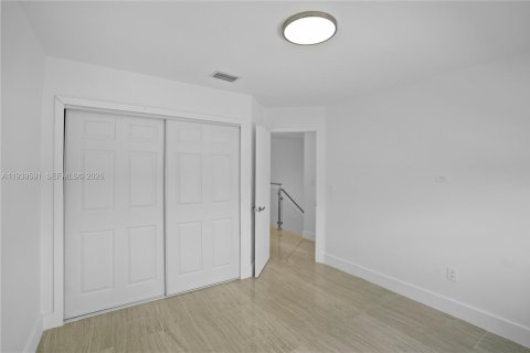 Casa en venta en Miami, Florida, 3 dormitorios, 187.85 m2 № 2001708 - foto 30