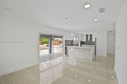 Casa en venta en Miami, Florida, 3 dormitorios, 187.85 m2 № 2001708 - foto 8