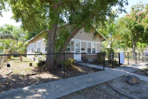 House in Saint Petersburg, Florida 3 bedrooms, 132.39 sq.m. № 2103026 - photo 2