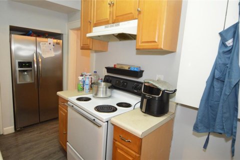 House in Saint Petersburg, Florida 3 bedrooms, 132.39 sq.m. № 2103026 - photo 3