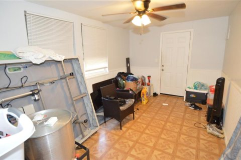House in Saint Petersburg, Florida 3 bedrooms, 132.39 sq.m. № 2103026 - photo 9