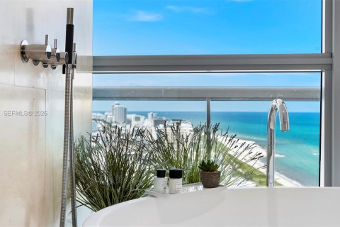 Condominio en venta en Miami Beach, Florida, 3 dormitorios, 234.21 m2 № 2029109 - foto 20