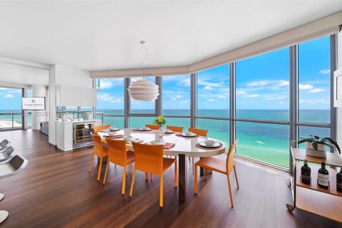 Condominio en venta en Miami Beach, Florida, 3 dormitorios, 234.21 m2 № 2029109 - foto 11