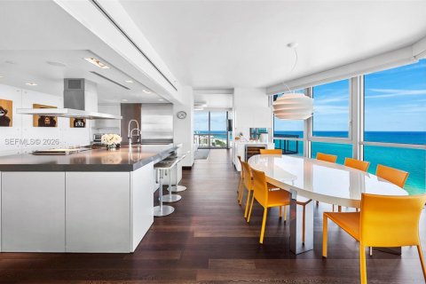 Condominio en venta en Miami Beach, Florida, 3 dormitorios, 234.21 m2 № 2029109 - foto 10