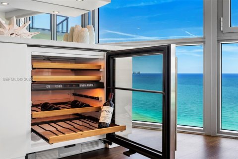 Condominio en venta en Miami Beach, Florida, 3 dormitorios, 234.21 m2 № 2029109 - foto 12