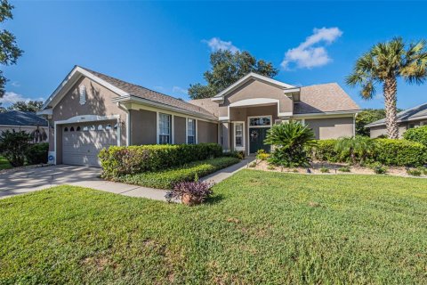House in Mount Dora, Florida 2 bedrooms, 204.85 sq.m. № 2315073