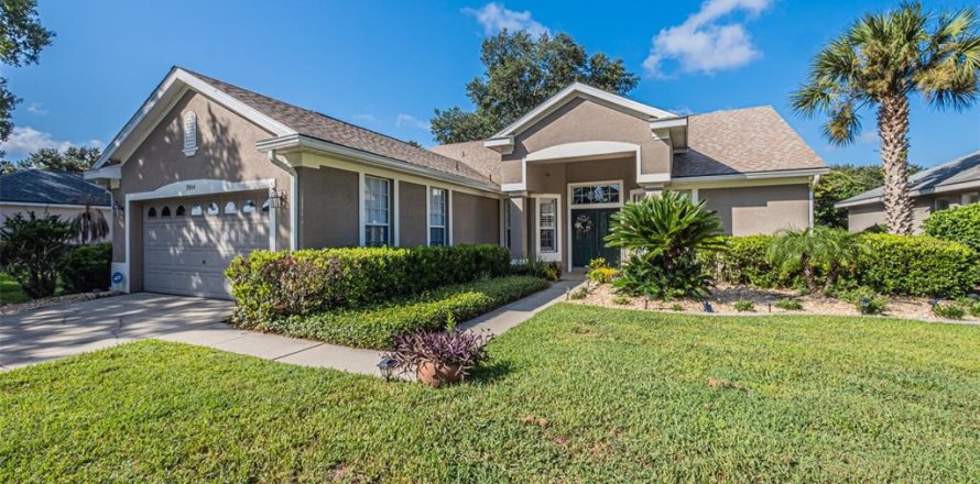 House in Mount Dora, Florida 2 bedrooms, 204.85 sq.m. № 2315073