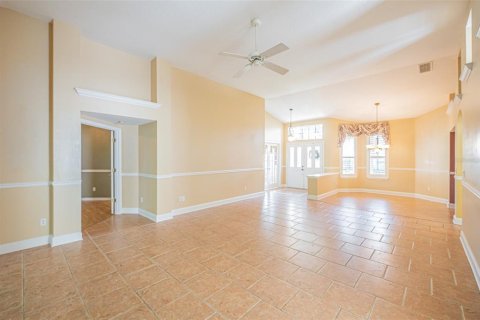 House in Mount Dora, Florida 2 bedrooms, 204.85 sq.m. № 2315073 - photo 6