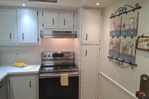Condo in Pembroke Pines, Florida, 2 bedrooms № 2054443 - photo 7