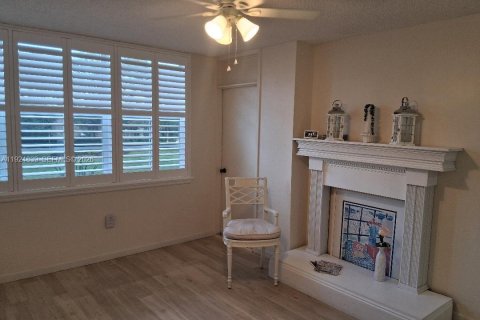 Condo in Pembroke Pines, Florida, 2 bedrooms № 2054443 - photo 17