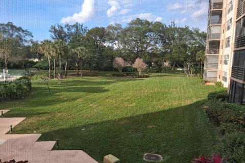 Condo in Pembroke Pines, Florida, 2 bedrooms № 2054443 - photo 27