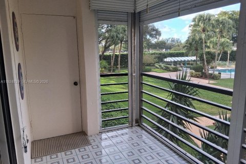 Condo in Pembroke Pines, Florida, 2 bedrooms № 2054443 - photo 24