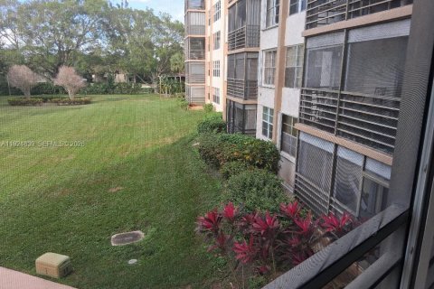 Condo in Pembroke Pines, Florida, 2 bedrooms № 2054443 - photo 28