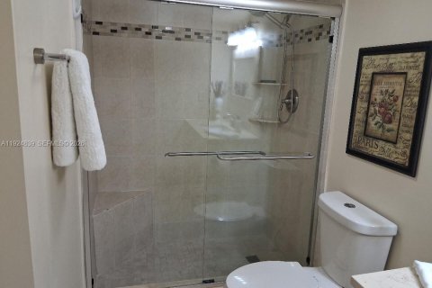 Condo in Pembroke Pines, Florida, 2 bedrooms № 2054443 - photo 22