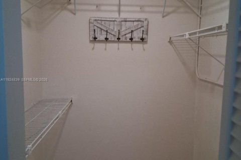 Condo in Pembroke Pines, Florida, 2 bedrooms № 2054443 - photo 20