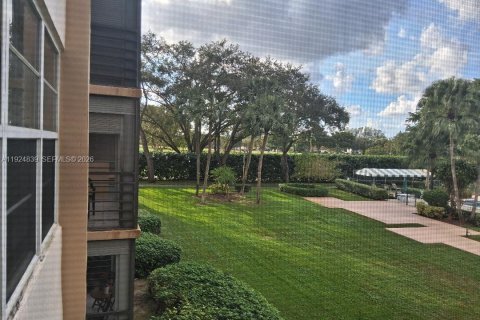 Condo in Pembroke Pines, Florida, 2 bedrooms № 2054443 - photo 25