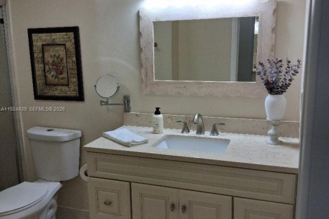 Condo in Pembroke Pines, Florida, 2 bedrooms № 2054443 - photo 21