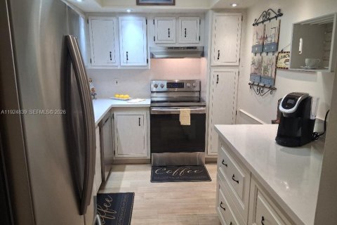 Condo in Pembroke Pines, Florida, 2 bedrooms № 2054443 - photo 5