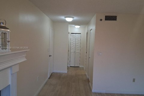 Condo in Pembroke Pines, Florida, 2 bedrooms № 2054443 - photo 18