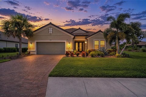 House in Bradenton, Florida 3 bedrooms, 269.51 sq.m. № 2321234