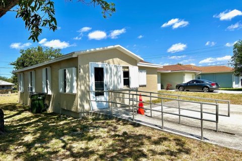 Villa ou maison à louer à Delray Beach, Floride: 2 chambres, 81.57 m2 № 1142381 - photo 1