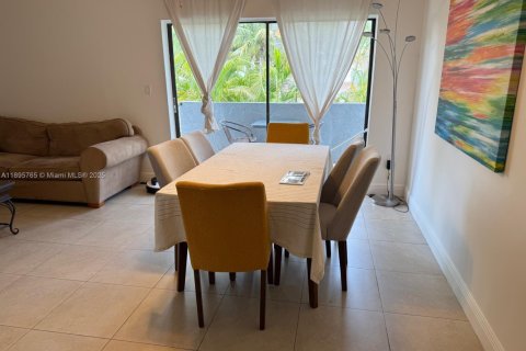 Condo in North Miami Beach, Florida, 2 bedrooms  № 1948660 - photo 21