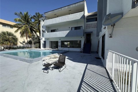 Condo in North Miami Beach, Florida, 2 bedrooms  № 1948660 - photo 5