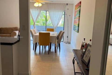 Condo in North Miami Beach, Florida, 2 bedrooms  № 1948660 - photo 17