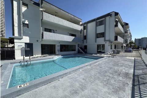 Condo in North Miami Beach, Florida, 2 bedrooms  № 1948660 - photo 6