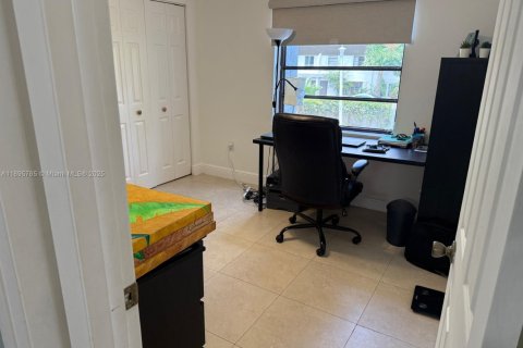 Condo in North Miami Beach, Florida, 2 bedrooms  № 1948660 - photo 26