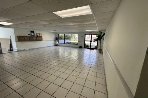 Condo in North Miami Beach, Florida, 2 bedrooms  № 1948660 - photo 12