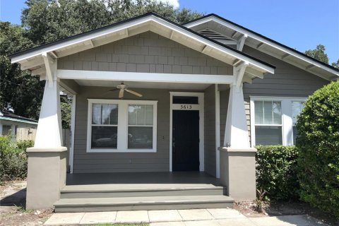 House in Orlando, Florida 3 bedrooms, 174.47 sq.m. № 2296443