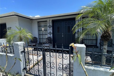 Villa ou maison à vendre à Port Richey, Floride: 2 chambres, 136.01 m2 № 1766029 - photo 2
