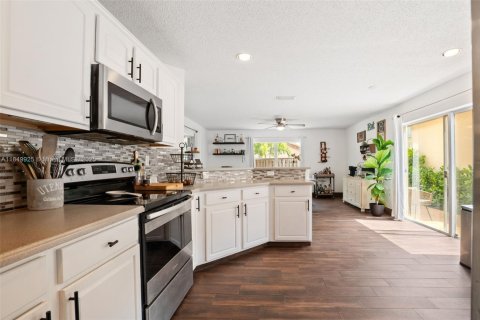 Casa en venta en Doral, Florida, 4 dormitorios, 200.11 m2 № 1854898 - foto 9