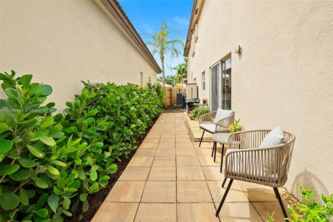 Casa en venta en Doral, Florida, 4 dormitorios, 200.11 m2 № 1854898 - foto 28