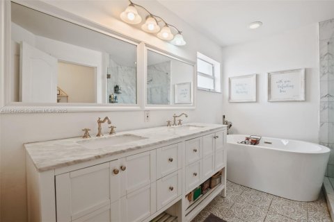 Casa en venta en Doral, Florida, 4 dormitorios, 200.11 m2 № 1854898 - foto 15