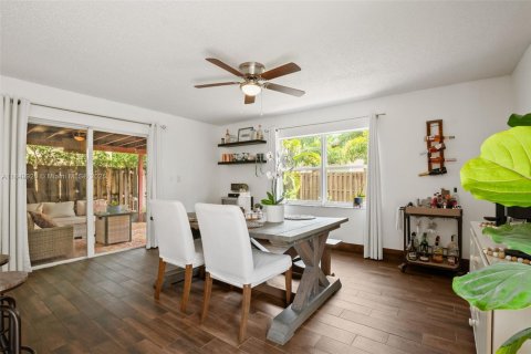 Casa en venta en Doral, Florida, 4 dormitorios, 200.11 m2 № 1854898 - foto 5