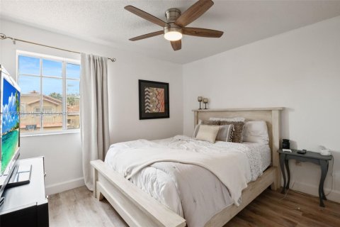 Casa en venta en Doral, Florida, 4 dormitorios, 200.11 m2 № 1854898 - foto 19