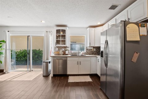 Casa en venta en Doral, Florida, 4 dormitorios, 200.11 m2 № 1854898 - foto 8