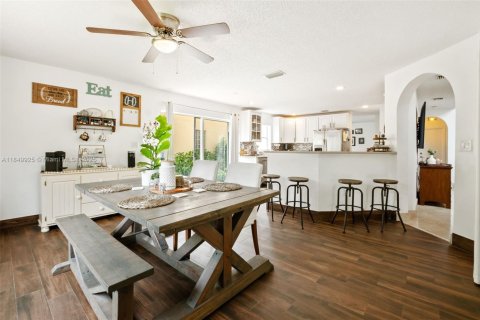 Casa en venta en Doral, Florida, 4 dormitorios, 200.11 m2 № 1854898 - foto 6