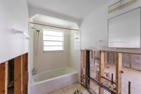Propiedad comercial en venta en Anna Maria, Florida, 267.56 m2 № 1810213 - foto 12