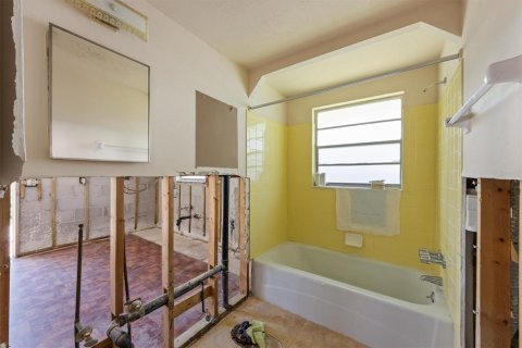 Propiedad comercial en venta en Anna Maria, Florida, 267.56 m2 № 1810213 - foto 17