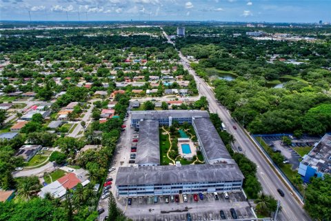 Condominio en venta en Miami, Florida, 2 dormitorios, 80.82 m2 № 2089729 - foto 26