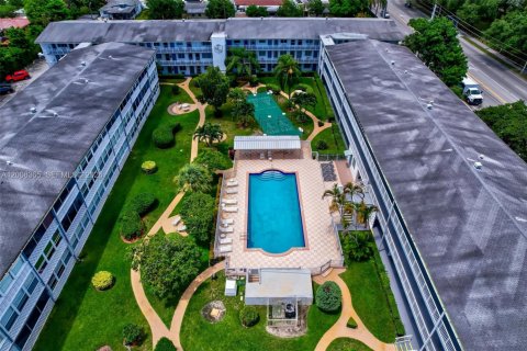 Condominio en venta en Miami, Florida, 2 dormitorios, 80.82 m2 № 2089729 - foto 4