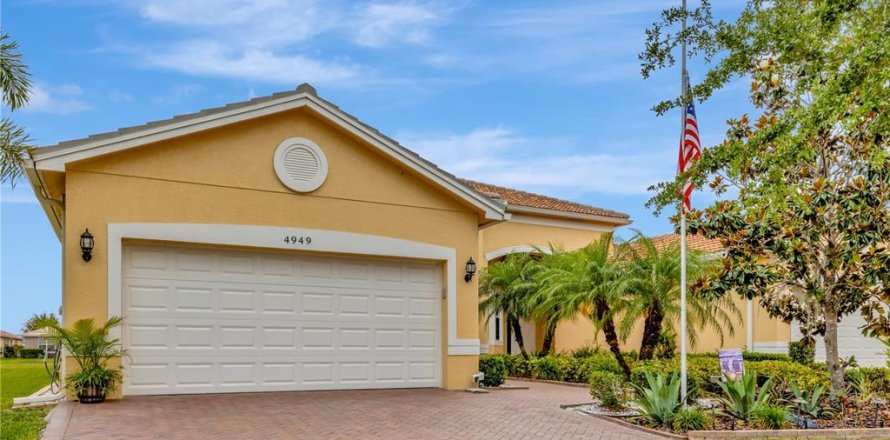 House in Wimauma, Florida 2 bedrooms, 162.3 sq.m. № 1722338