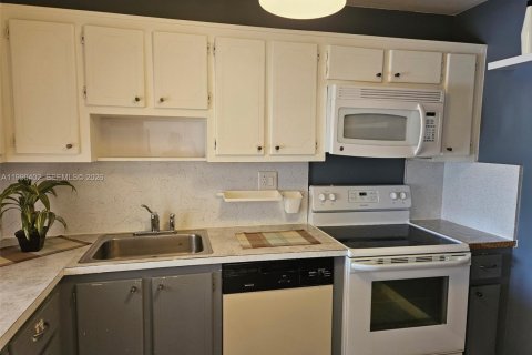 Condominio en alquiler en Hallandale Beach, Florida, 1 dormitorio, 62.24 m2 № 2057536 - foto 4