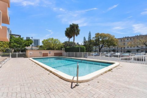 Condominio en alquiler en Hallandale Beach, Florida, 1 dormitorio, 62.24 m2 № 2057536 - foto 12