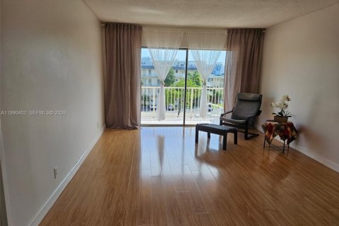 Condominio en alquiler en Hallandale Beach, Florida, 1 dormitorio, 62.24 m2 № 2057536 - foto 11