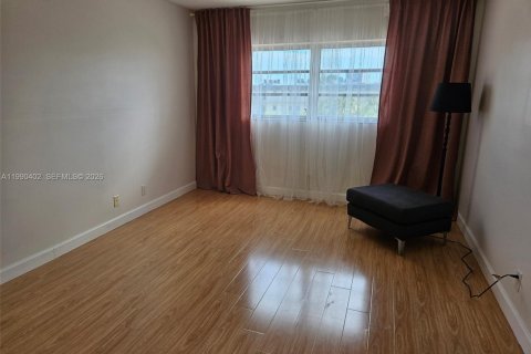 Condominio en alquiler en Hallandale Beach, Florida, 1 dormitorio, 62.24 m2 № 2057536 - foto 8